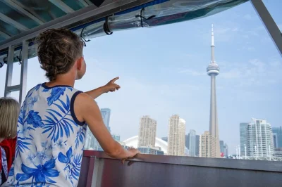 Feel the city’s pulse from the cn tower, stroll st. lawrence market, and cruise toronto harbour—all with easy pickup and a local guide for a relaxed day.