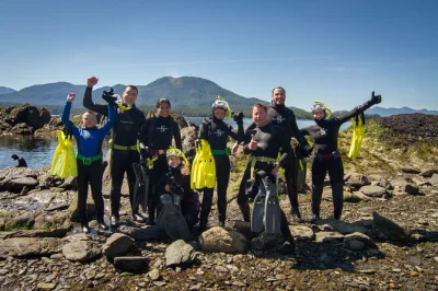 Descubre la emoción de hacer snorkel en las frías aguas salvajes de alaska cerca de ketchikan. tour guiado, equipo incluido, bebidas calientes y traslado desde el crucero.