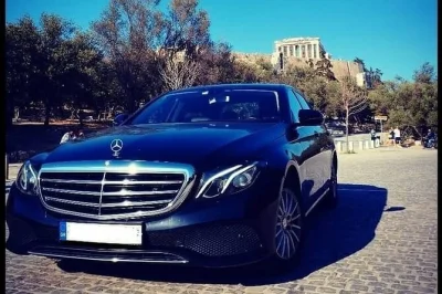 In athen entspannt ankommen – mit englischsprachigen fahrern, schwarzem mercedes, wlan, wasser und flexiblen treffpunkten. jetzt flughafentransfer buchen.