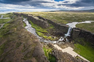Golden circle islanda con piccolo gruppo—sentirai la potenza di gullfoss, vedrai strokkur eruttare e camminerai tra le faglie di Þingvellir. include pick-up da reykjavik.