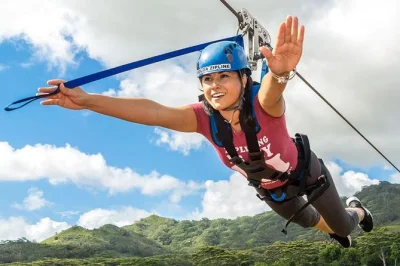 Siente la adrenalina en las tirolesas más largas de kauai en koloa, vuela sin manos sobre el embalse waita, prueba acrobacias y disfruta snacks con guías locales.