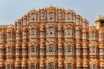 Descubra jaipur em um dia: forte amber, city palace e hawa mahal com transporte privativo, guia local e retirada no hotel.
