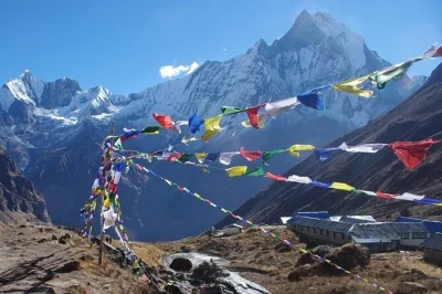 Scopri il trekking all’annapurna base camp in nepal con viste spettacolari, alba a poon hill, villaggi locali e tutto incluso: permessi, guida e molto altro.