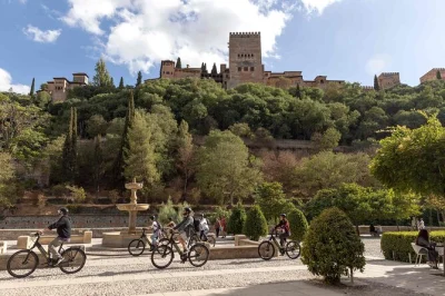 Feel granada’s albaicin & sacromonte by e-bike, hear local tales, see alhambra views, and glide cobbled hills with a guide. includes bike, helmet, and stories.
