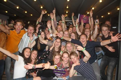 Descubre la vida nocturna de estambul con un tour de bares, shots, juegos divertidos y guías locales. conoce gente nueva, evita filas y baila hasta el amanecer en una noche inolvidable.