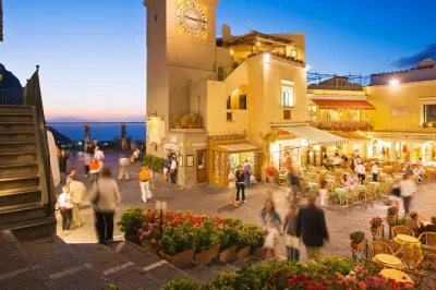 Disfruta del teleférico de capri, explora anacapri y toma un espresso en la piazzetta. incluye ferry, entrada a la gruta azul y guía local.