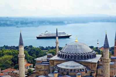 Descubre estambul con un tour privado que incluye entrada sin colas a santa sofía y la cisterna basílica, además de recogida en hotel o puerto de cruceros.
