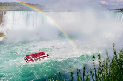 Feel the mist at niagara falls, cruise close to the horseshoe falls, taste fresh maple syrup, and enjoy easy pickup from toronto. includes guide & flexible options.
