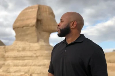 Scopri le piramidi di giza, ammira la sfinge e visita il museo egizio. include pick-up in hotel, ingresso senza fila e pranzo tipico.