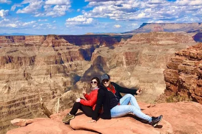 Feel the thrill of the grand canyon west rim & skywalk, enjoy a hot breakfast, stop at hoover dam, and savor bbq lunch on the rim. includes hotel pickup.