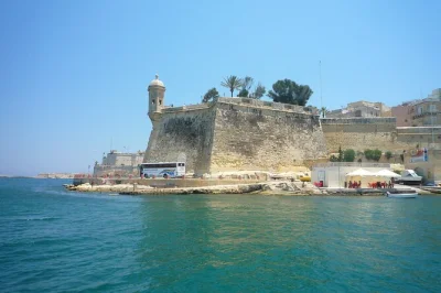 Feel the sea breeze on a valletta harbour cruise, glide past ancient forts and the 3 cities, with live english commentary and easy sliema ferry departure.