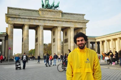 Walk berlin’s history from brandenburg gate to the east side gallery, guided by a local expert. includes wwii sites, jewish quarter, and easy transport tips.