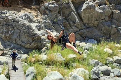 Vivi l’adrenalina sulla zipline più veloce del messico, scala le pareti del canyon e guida un utv tra i sentieri desertici vicino a los cabos. include pickup in hotel e pranzo fatto in casa.