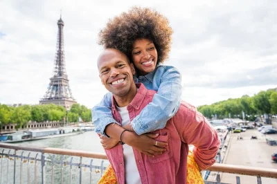 Feel the energy of paris as a local photographer guides you around the eiffel tower for a relaxed photo shoot. get your photos delivered fast—perfect for sharing.