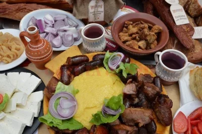 Wander bucharest’s neighborhoods with a local guide, taste romanian street food, sip wine, and hear stories behind every dish. includes tastings and drinks.