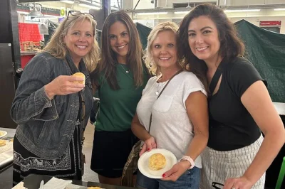 Sample oxtail grits, fried chicken, and banana pudding in atlanta’s oldest market, then make your own southern biscuit with a local guide. includes lunch and recipes.