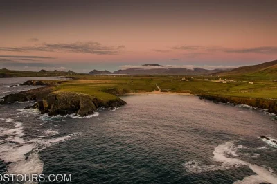 Découvrez la péninsule de dingle avec un guide local, admirez les vues sauvages de slea head, baladez-vous sur inch beach et déjeunez dans le centre animé de dingle. prise en charge incluse.