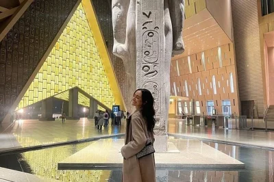 Sinta a magia das pirâmides de giza, conheça a esfinge de perto, explore o novo museu egípcio e aproveite o mercado khan el-khalili com guia particular e transfer.