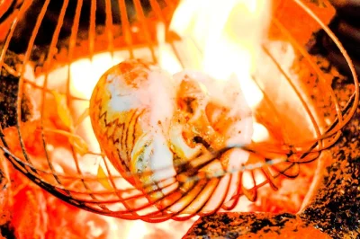 Let saigon’s night streets surprise you with a private street food walking tour, tasting 9 local dishes, homemade rice wine, and hotel pickup included for easy booking.