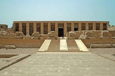 Parti da luxor per un tour privato ai templi di dendera e abydos, ammira antiche incisioni, gusta un pranzo tipico e goditi il comodo pick-up in hotel.