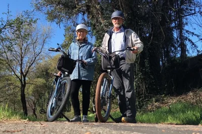 Alugue uma e-bike em santa rosa e faça um passeio autoguiado pelas trilhas do vinho, vinícolas locais e paradas para comer. explore joe rodota trail e muito mais.