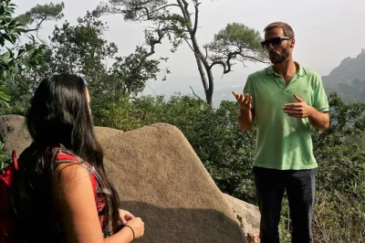 Laissez-vous guider par un local à travers les palais, jardins et falaises sauvages de sintra lors d’une journée privée avec prise en charge à l’hôtel. itinéraire flexible, pause déjeuner e