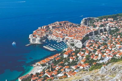 Découvrez dubrovnik depuis le mont srđ, profitez d’un minivan confortable et explorez la vieille ville à votre rythme après une balade panoramique—avec prise en charge, guide et retour flexibl