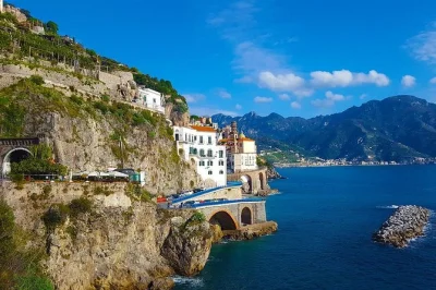 Descubra a costa amalfitana em um passeio privado saindo de nápoles. explore positano, amalfi e ravello com motorista local e transporte confortável. grupo pequeno.