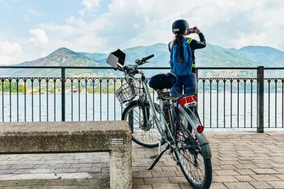 Sinta a brisa enquanto explora como de ebike, com áudio no ipad e um guia local. conheça igrejas, vilas e monumentos à beira do lago. inclui bike, capacete com áudio e guia.