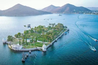Feel udaipur’s rhythms on a private sightseeing tour by tuk-tuk or car. see city palace, fateh sagar lake, and jagdish temple with local pickup included.