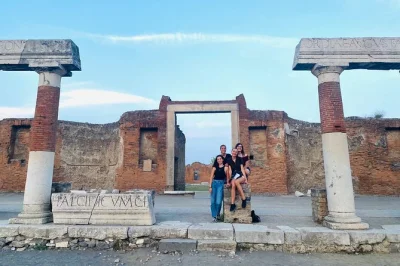 Recorre las calles antiguas de pompeya con un arqueólogo, evita las filas y descubre historias únicas—guía privado y entrada rápida incluida.