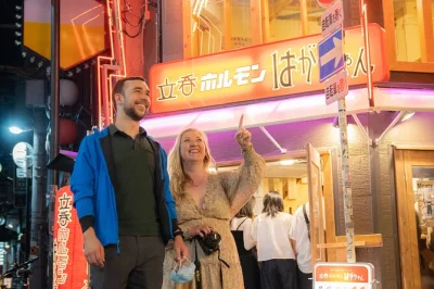 Scopri i bar di osaka a dotombori e uranamba, assaggia piatti tipici izakaya, incontra gente del posto ed esplora vicoli nascosti in un tour serale guidato con punto d’incontro comodo.