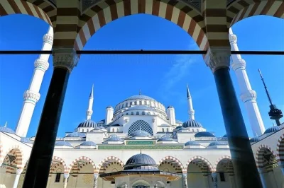 Feel istanbul’s pulse on a full-day bosphorus cruise with asian side palaces, Çamlıca mosque, and pierre loti hill. includes breakfast, lunch, and hotel pickup.