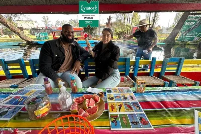 Scopri i canali di xochimilco a città del messico, assaggia tacos locali, gioca ai giochi messicani e prepara cocktail con una guida. include cibo, bevande e imbarco prioritario.