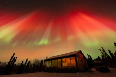 Watch the northern lights from a cozy glass house at cleary summit near fairbanks. includes transfer, snacks, and aurora photography with a local guide.