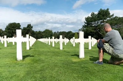 Walk utah & omaha beaches, explore pointe du hoc’s bunkers, and reflect at the american cemetery—all in one normandy day trip from paris, lunch included.