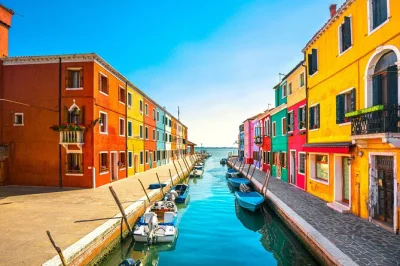 Veneza, murano e burano: passeio de barco privado, veja mestres vidreiros e rendeiras em ação, explore ruas coloridas com guia local — transporte incluso.