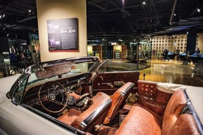 Feel the pulse of nashville with entry to ryman auditorium, country music hall of fame, and a city drive past icons like the parthenon—includes admission.