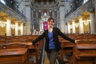 Explore o gueto judaico de roma, visite sinagogas e o museu judaico com um guia judeu. ouça histórias da segunda guerra, opções acessíveis e grupos pequenos.