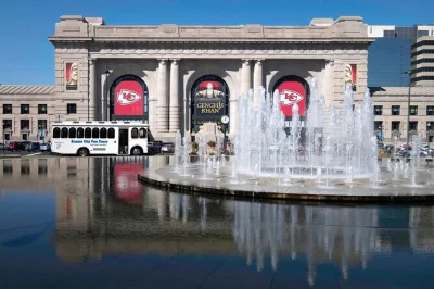 Step onto a vintage trolley for a 90-minute kansas city tour, rolling past the ww1 museum, jazz legends at 18th & vine, and lively downtown sights. includes ac comfort.