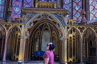 Feel paris in a few hours with a private driver-guide, flexible stops at montmartre, eiffel tower, louvre & more. includes airport pickup and drop-off.