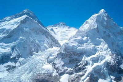 Vivi il trekking al campo base dell’everest, scopri namche bazaar, il parco nazionale sagarmatha e i villaggi sherpa. avventura guidata con esperienze locali autentiche.