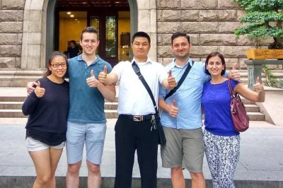 Descubra hangzhou com um passeio de barco pelo west lake, explore os mercados da rua hefang e deguste o famoso chá dragon well. inclui transfer privado.