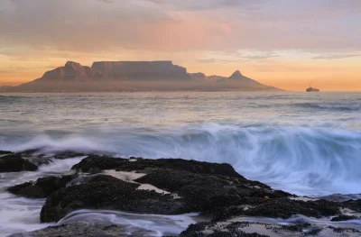 Reserva traslados privados en ciudad del cabo para hasta 3 personas. encuentro en el aeropuerto, seguimiento de vuelo y comodidad puerta a puerta. accesible para sillas de ruedas.
