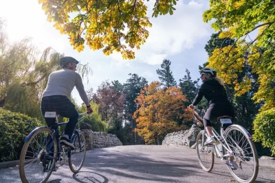 Roll through victoria’s iconic sights by bike or ebike—see craigdarroch castle, chinatown, fisherman’s wharf, and beacon hill park with a local guide. includes helmet & tips.