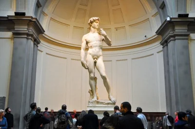 Encontre-se frente a frente com o david de michelangelo em florença, evite filas na galeria accademia e explore o centro histórico com um guia local em grupo pequeno.