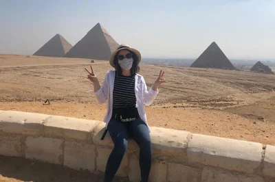 Private kairo-tour für frauen mit weiblicher Ägyptologin als reiseleiterin. besuch der pyramiden von gizeh, saqqara, memphis, Ägyptisches museum, zitadelle & khan el-khalili.