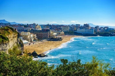 Feel the basque coast’s rhythm on a day trip from biarritz to san sebastian, with local food tasting, old town walks, and a guide—includes transport.