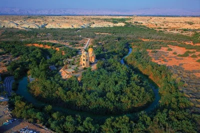 Découvrez bethanie au-delà du jourdain depuis la mer morte. visite privée avec guide, ruines anciennes et option grottes d’iraq al amir. réservez vite votre place.