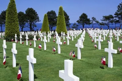 Walk omaha beach, visit the normandy american cemetery, and explore the airborne museum on a full-day group tour from bayeux with expert guide and transport included.